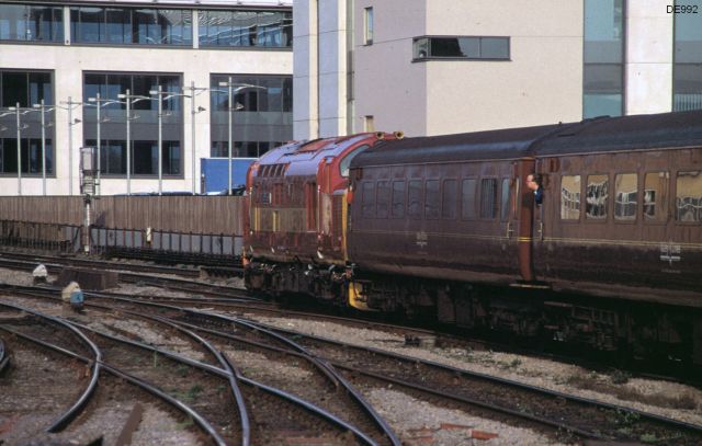 rt37422_3.jpg