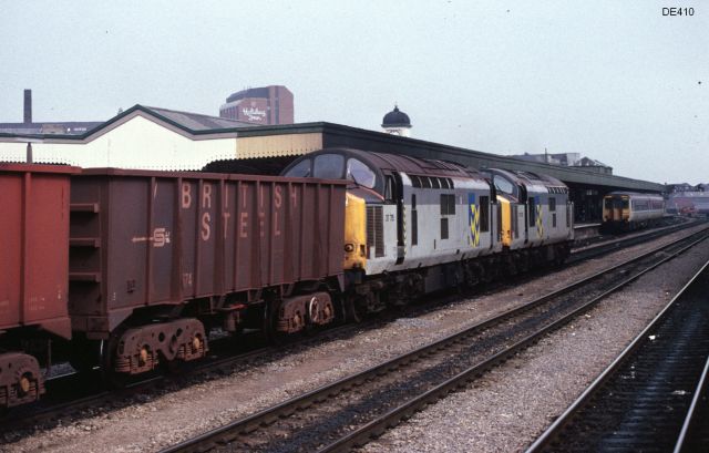 rt37715_2.jpg